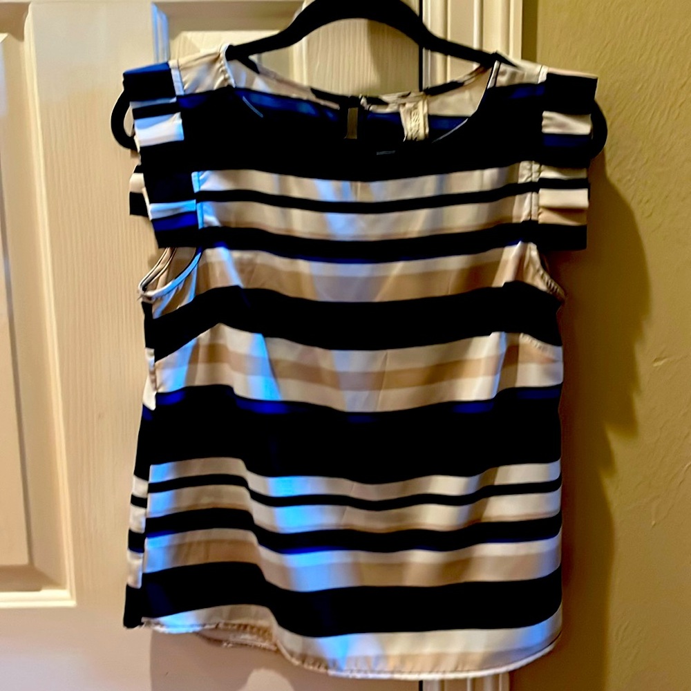 Women’s blouse with small decorative sleeve
